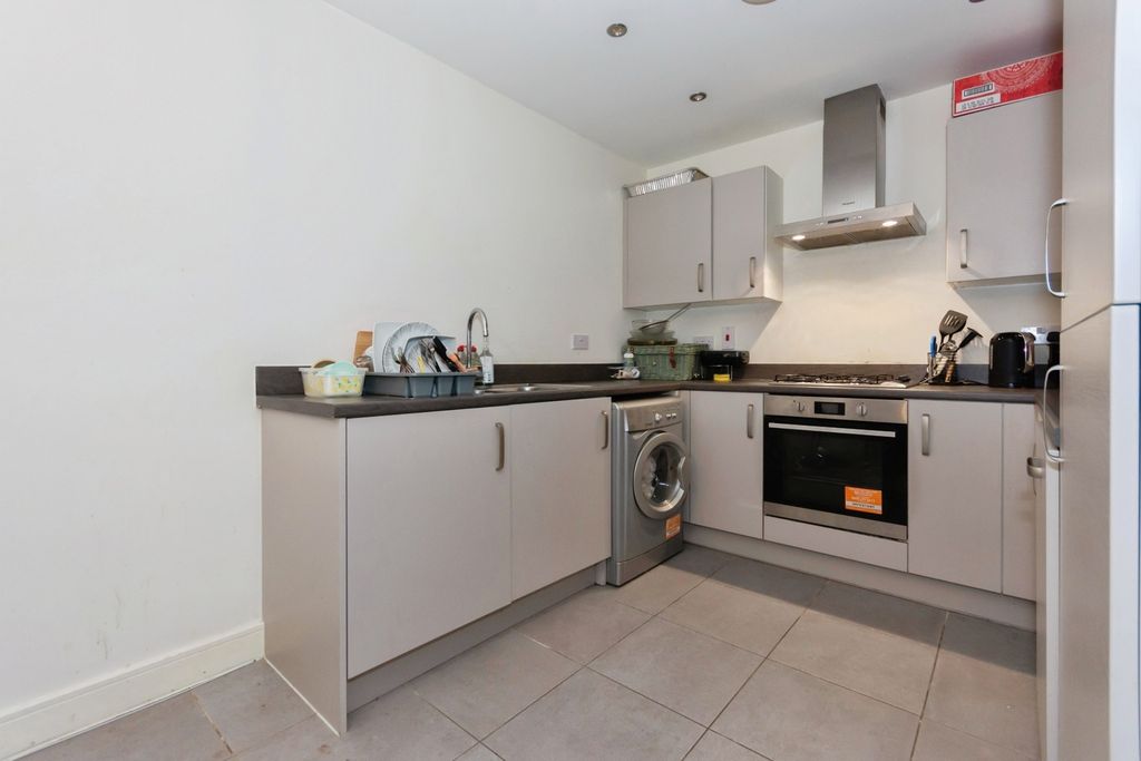 Property photo 2 of 17 Kitchen