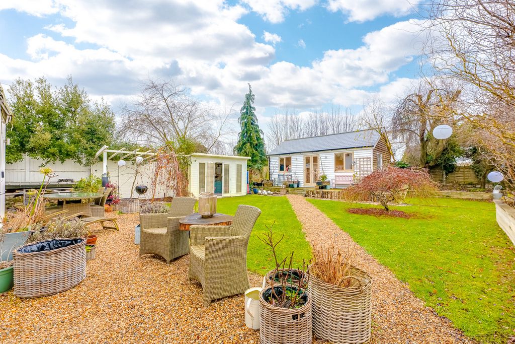 Property photo 3 of 44