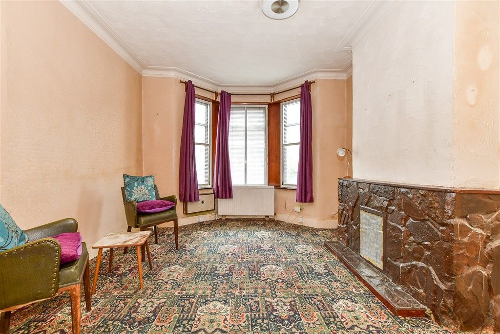 Property photo 3 of 10 Lounge