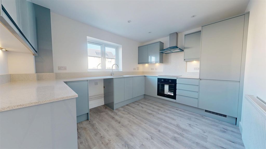 Property photo 2 of 15 10272025_151806.Jpg