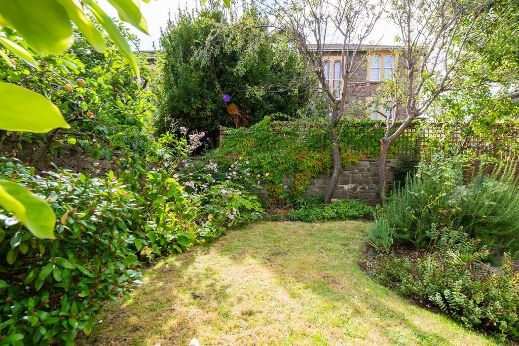Property photo 3 of 19 Garden