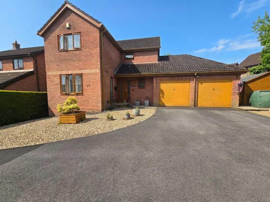 Property photo 2 of 39