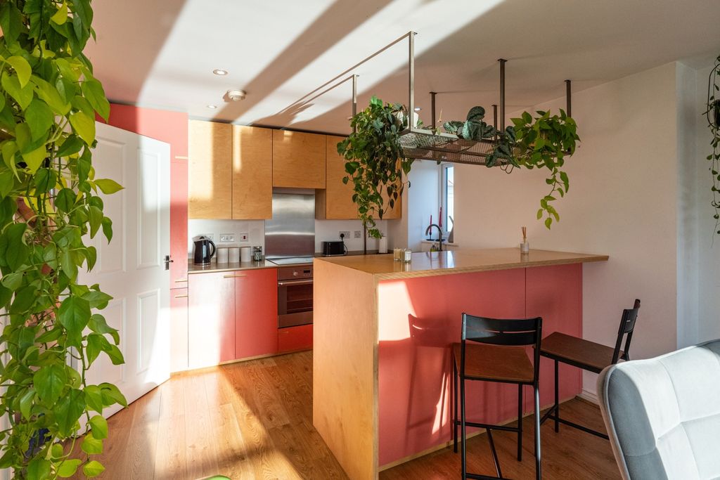 Property photo 2 of 10 Devonia House-15