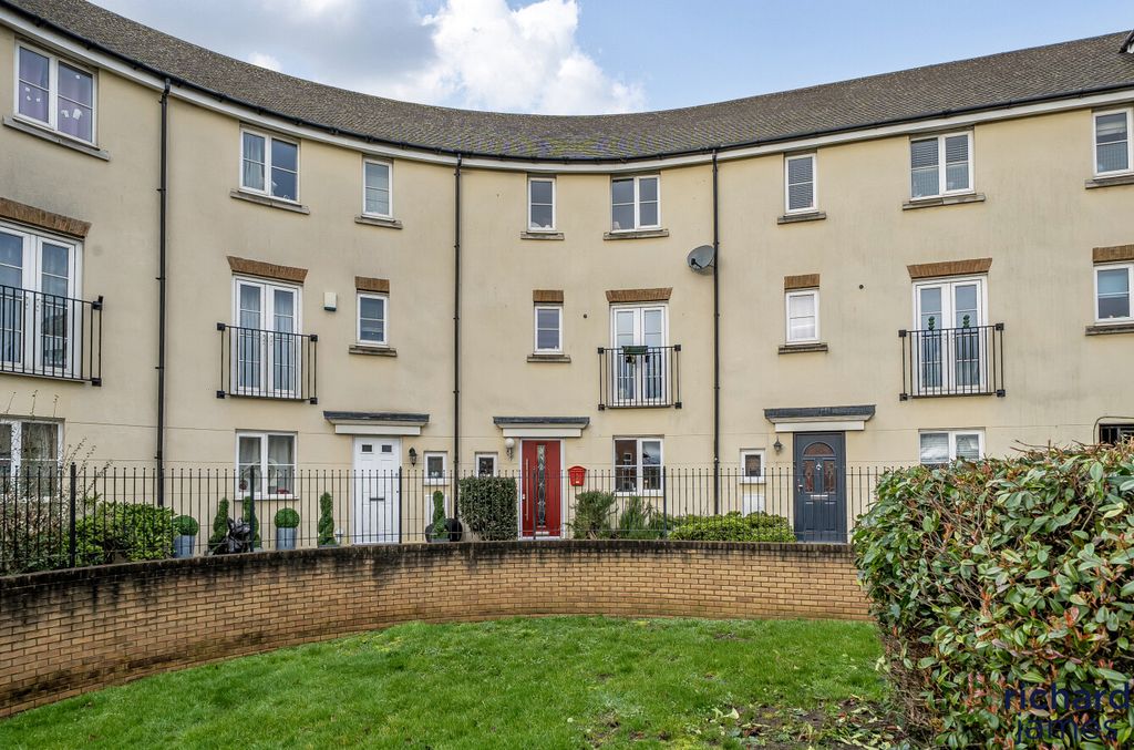 Property photo 1 of 16 0992F4c43Fa742A89102839325B5B185