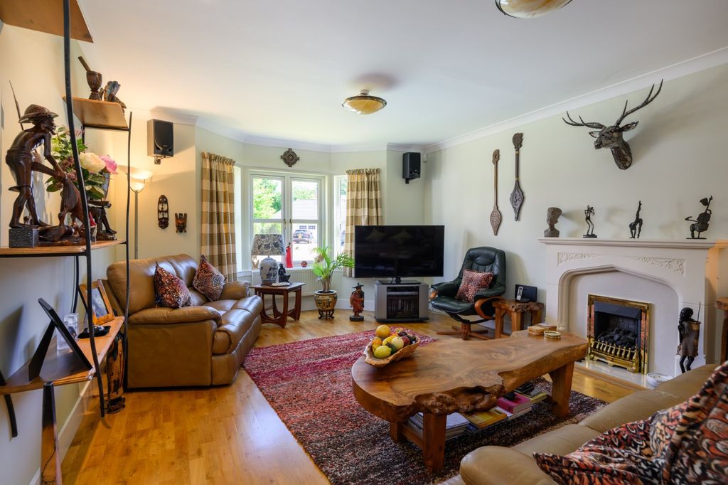 Property photo 2 of 22 Sitting Room