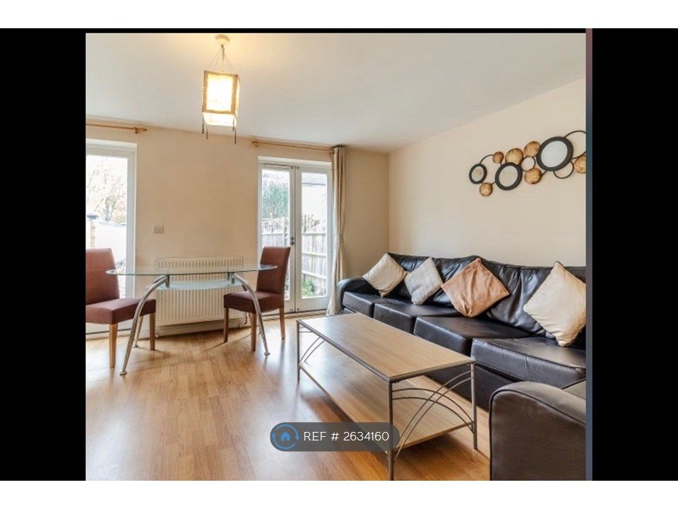 Property photo 2 of 7 Shared Lounge