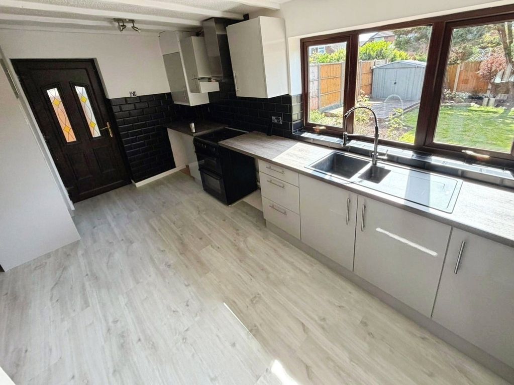 Property photo 2 of 10 Kitchen