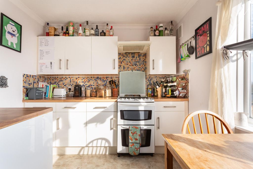 Property photo 3 of 12 Kitchen