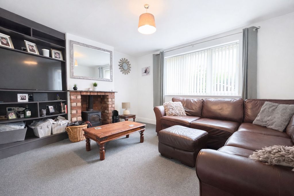 Property photo 2 of 13 Lounge