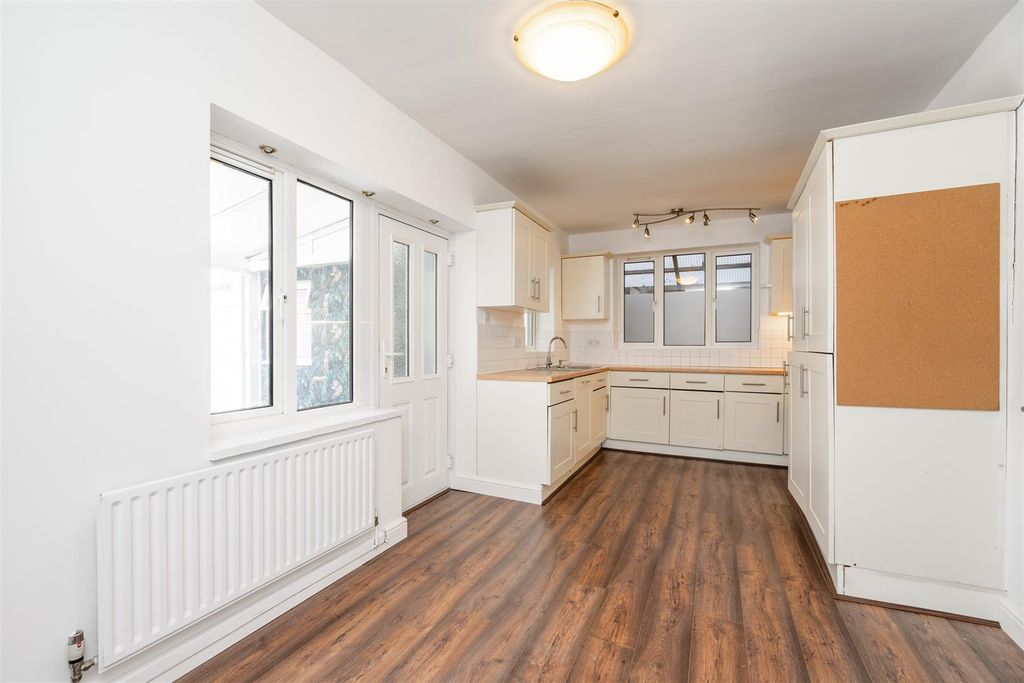 Property photo 2 of 12 90 Slater Road_6.Jpg