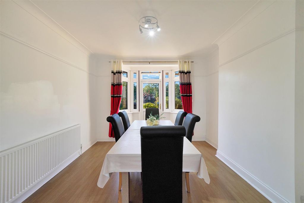 Property photo 3 of 19 36 Cavendish Avenue - Sa2Xqxpzbb8Gbl4Uo45O.Jpg