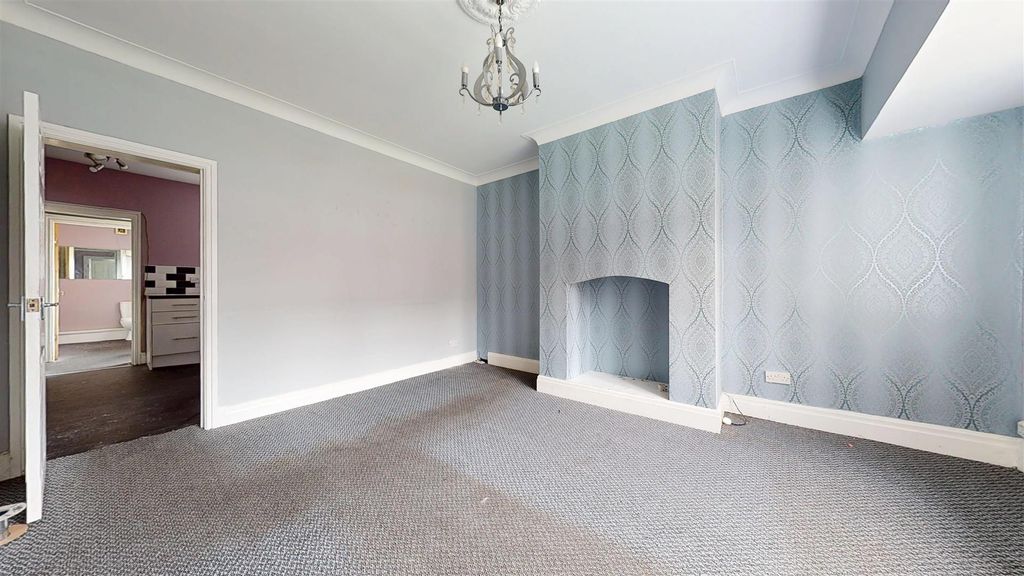 Property photo 2 of 16 Derbyshire Hill Road Reception Room