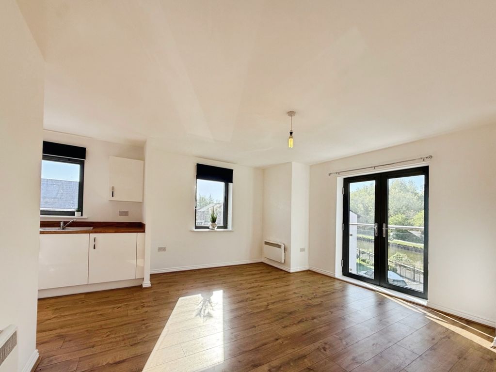 Property photo 3 of 19 Pbox-Img.Jpg