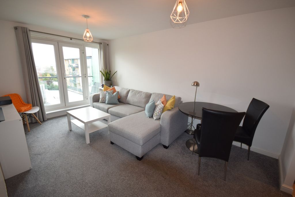 Property photo 3 of 10 Lounge