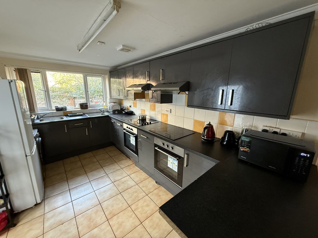 Property photo 1 of 48 8 Bedroom Terraced For Rent