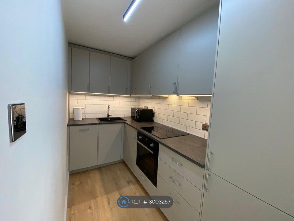Property photo 3 of 10 Kitchen