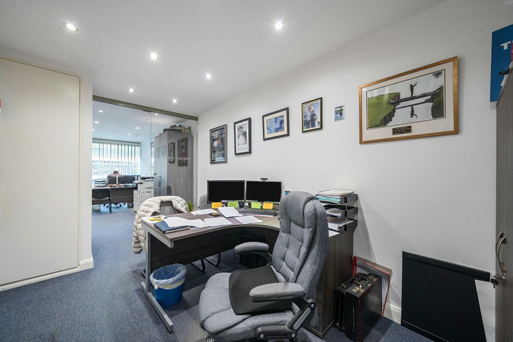 Property photo 3 of 15 13819815691B494d01E21.Jpg