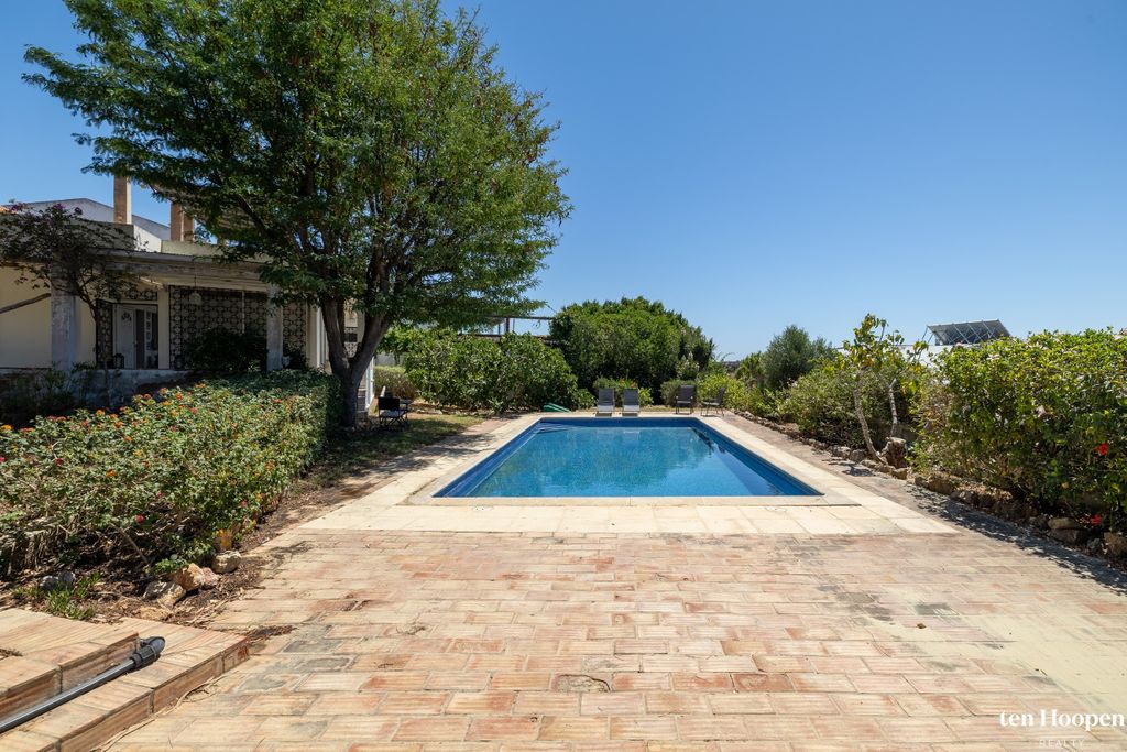 Property photo 2 of 25