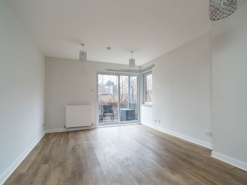 Property photo 2 of 14 4-2Albiongardens-7