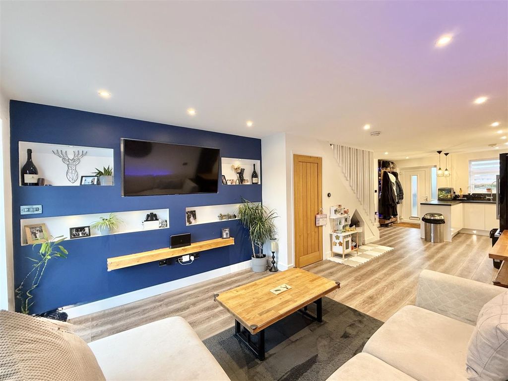 Property photo 2 of 18 Lounge Diner.Jpg