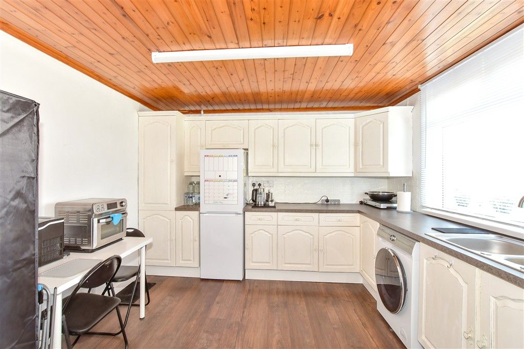 Property photo 3 of 7 Kitchen