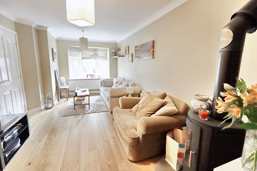 Property photo 3 of 25