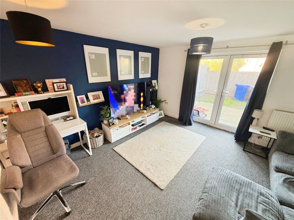 Property photo 3 of 9 Lounge