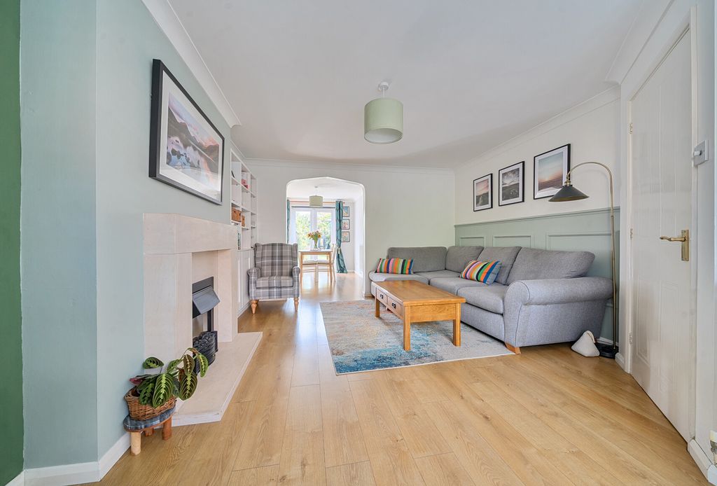 Property photo 2 of 14 1340454-16-689Dfd...