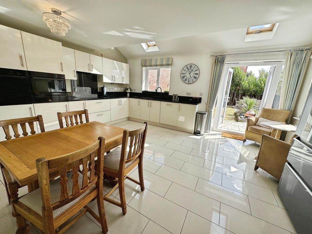 Property photo 3 of 21 Kitchen/Diner