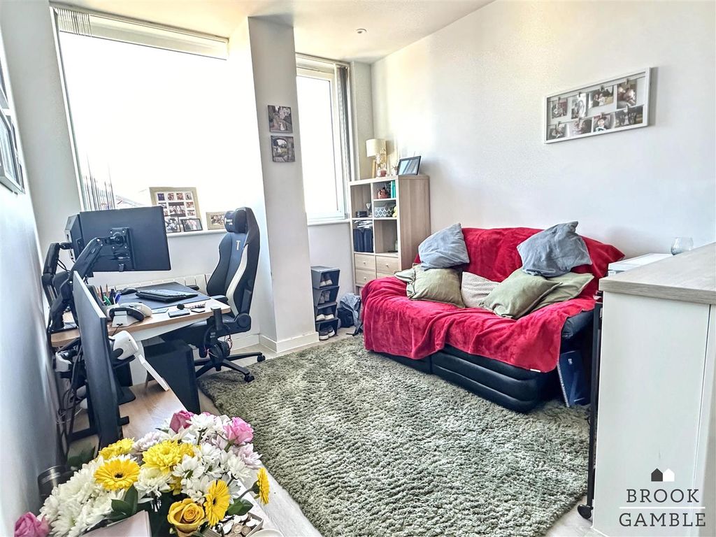 Property photo 2 of 13 01323 438506