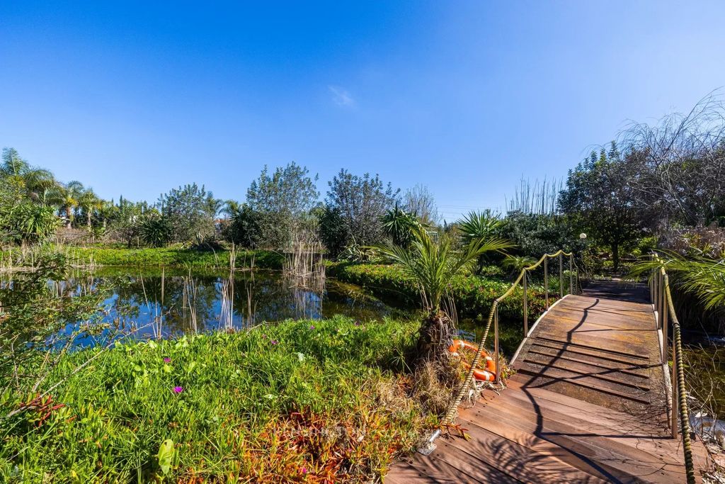 Property photo 3 of 81