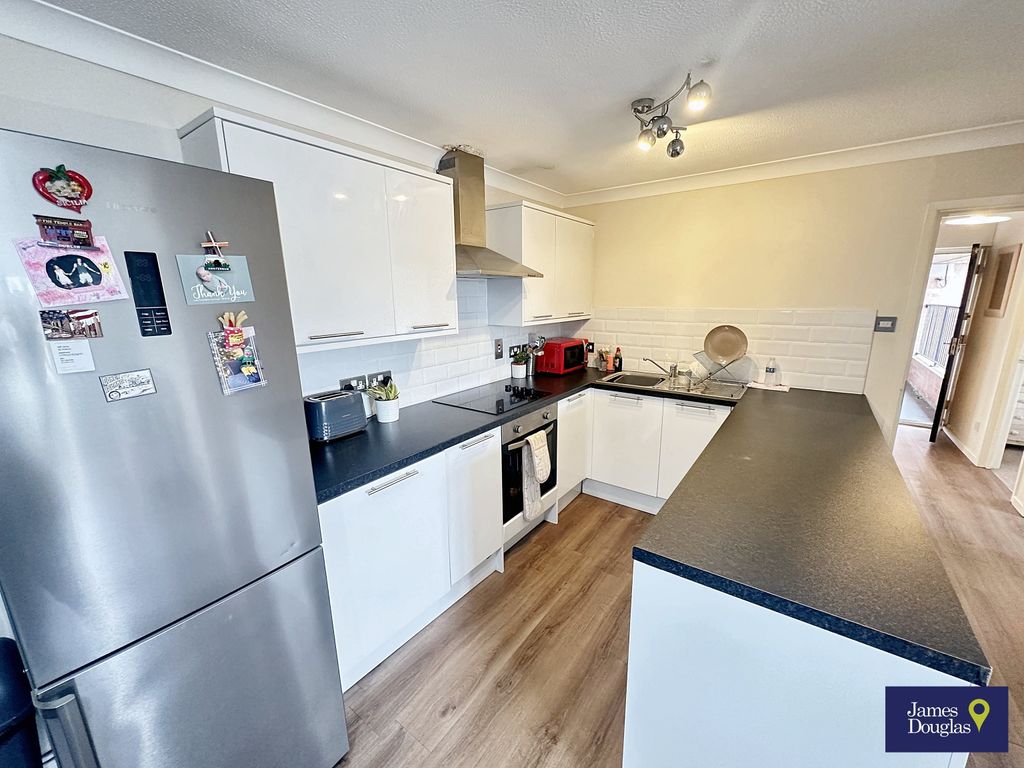 Property photo 2 of 12 Image00015