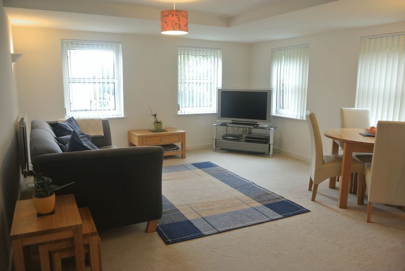 Property photo 1 of 12 Lounge
