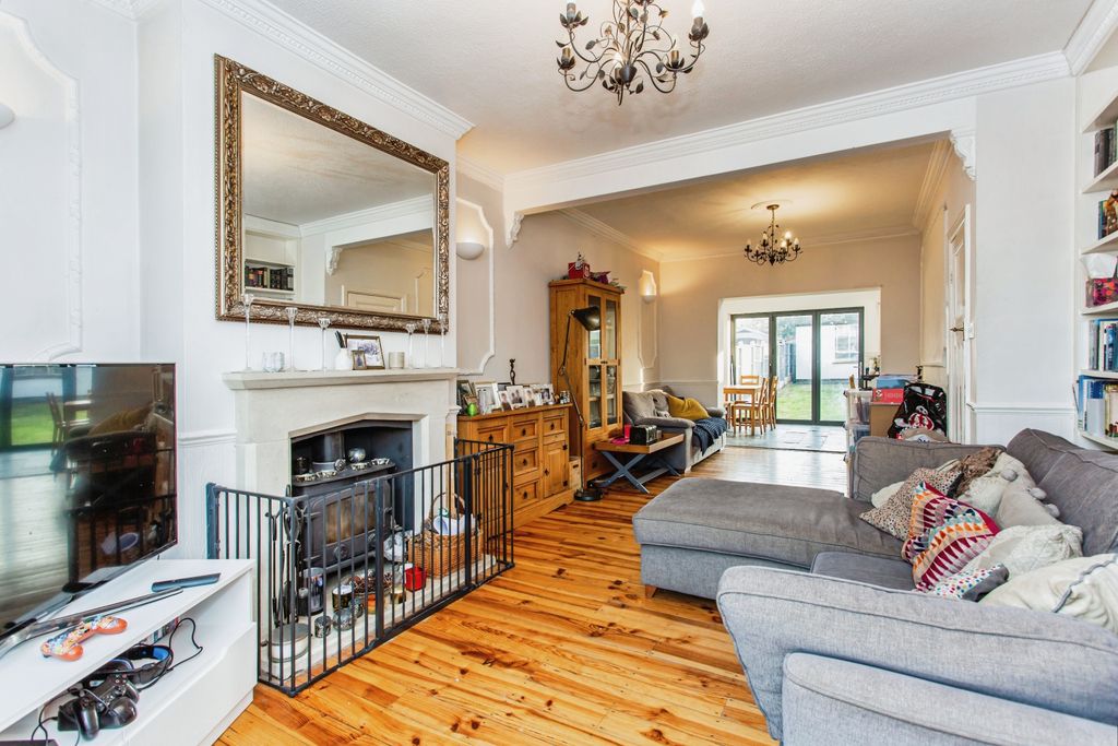 Property photo 3 of 17 Reecption/Dining