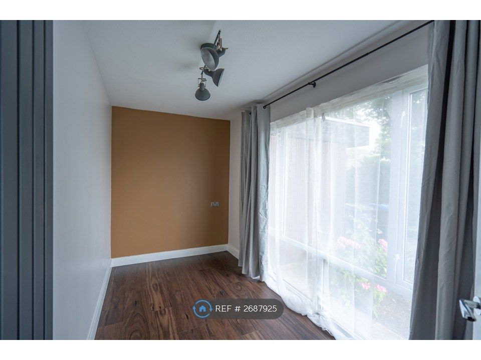 Property photo 3 of 9 Bedroom