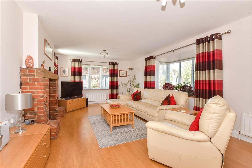 Property photo 3 of 18 Sitting Room