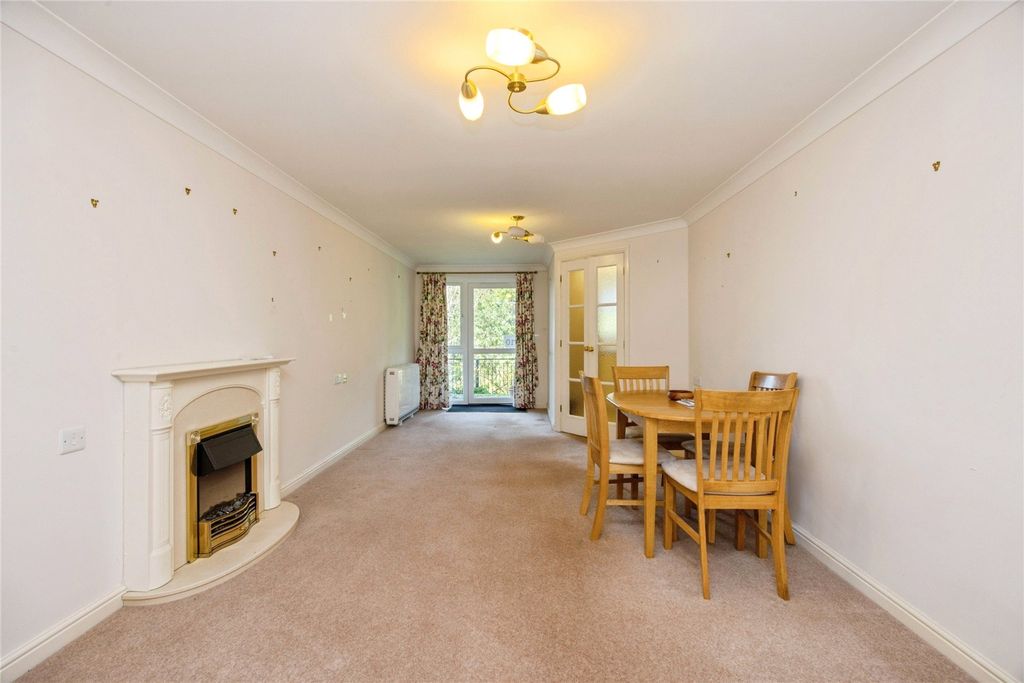 Property photo 3 of 10 Lounge