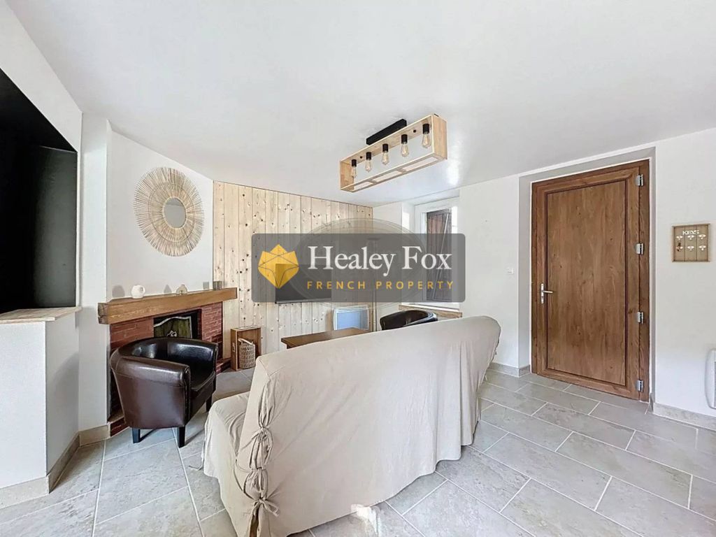 Property photo 3 of 9 9884E08d33E9B25F8E2c1c2E82421Bad