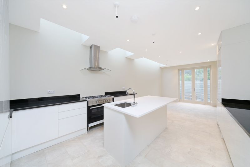 Property photo 1 of 10 Kitchen Low Res