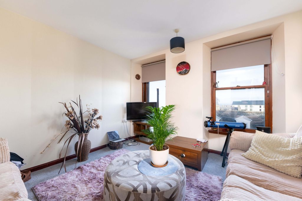 Property photo 2 of 30