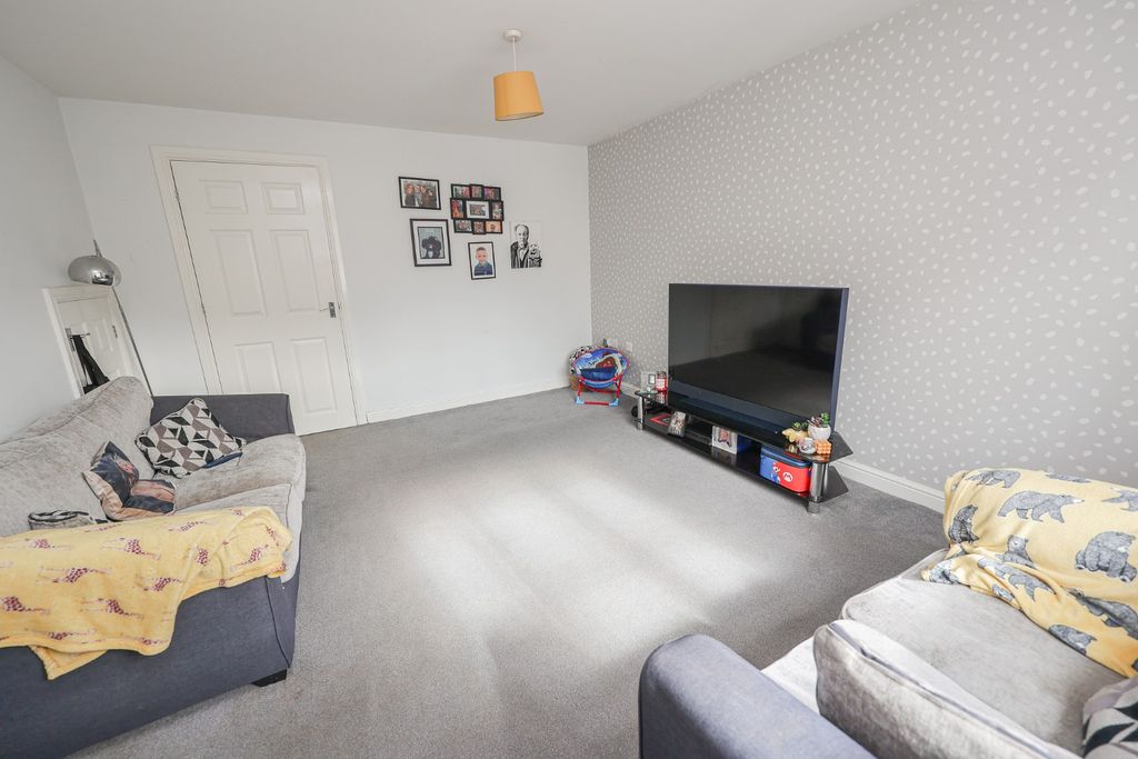 Property photo 2 of 14 4330911