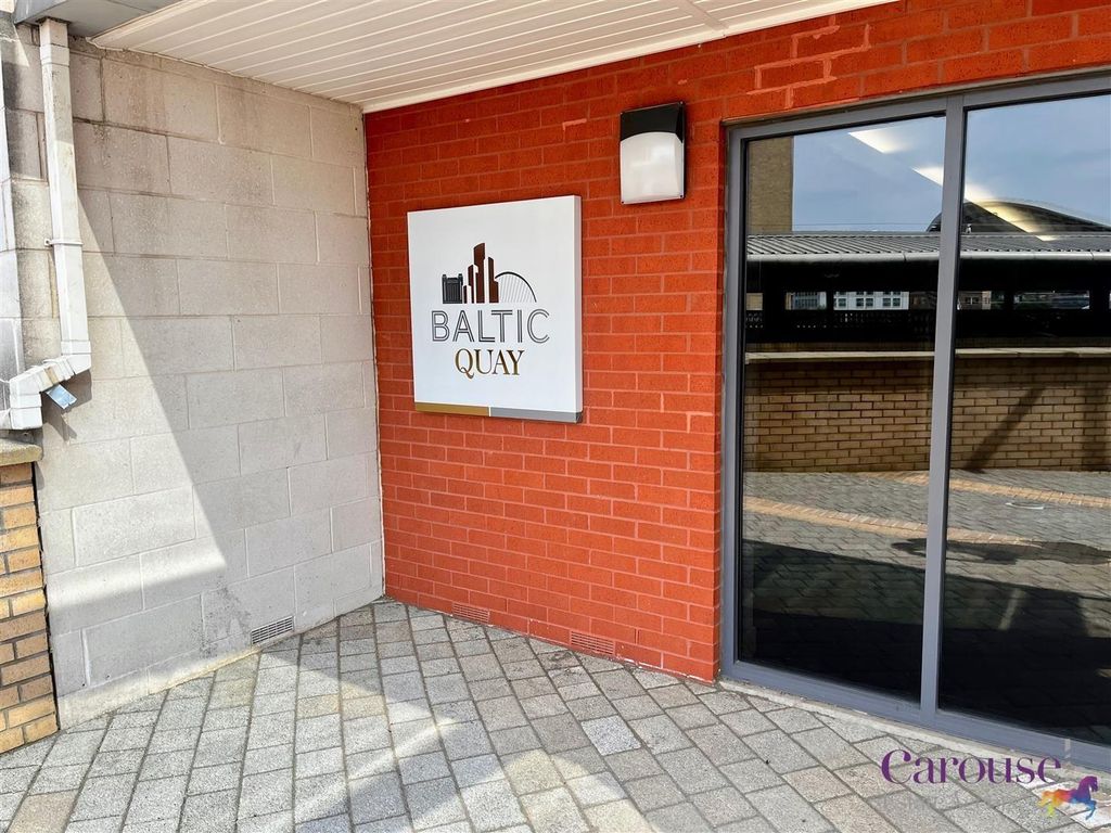 Property photo 2 of 10 External