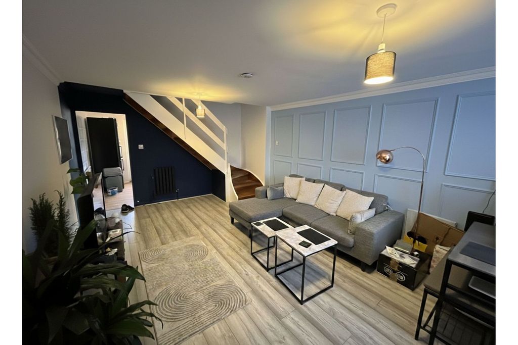 Property photo 2 of 8