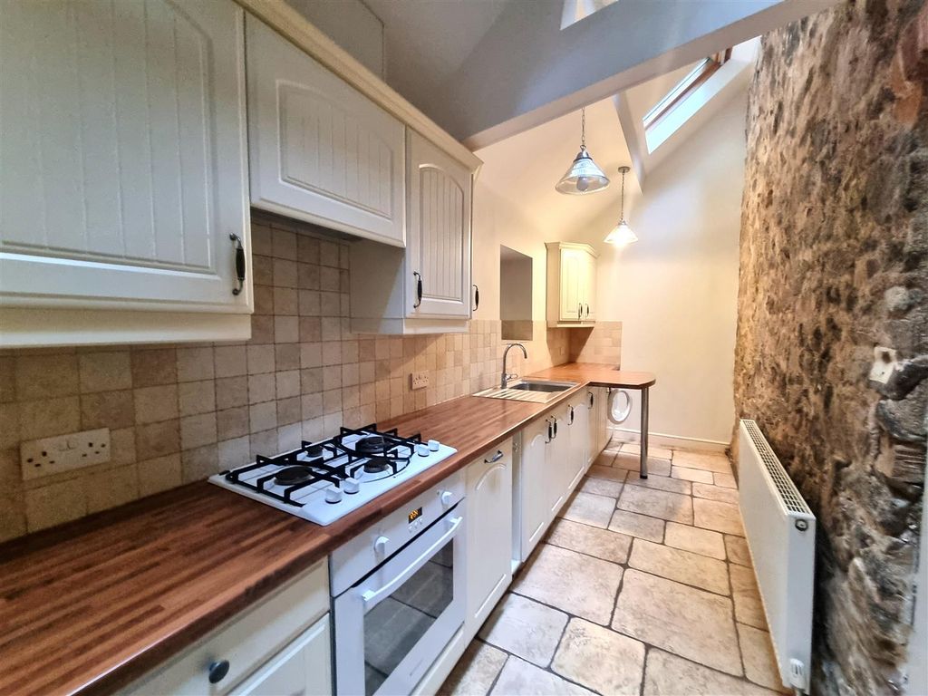 Property photo 3 of 9 Kitchen.Jpg