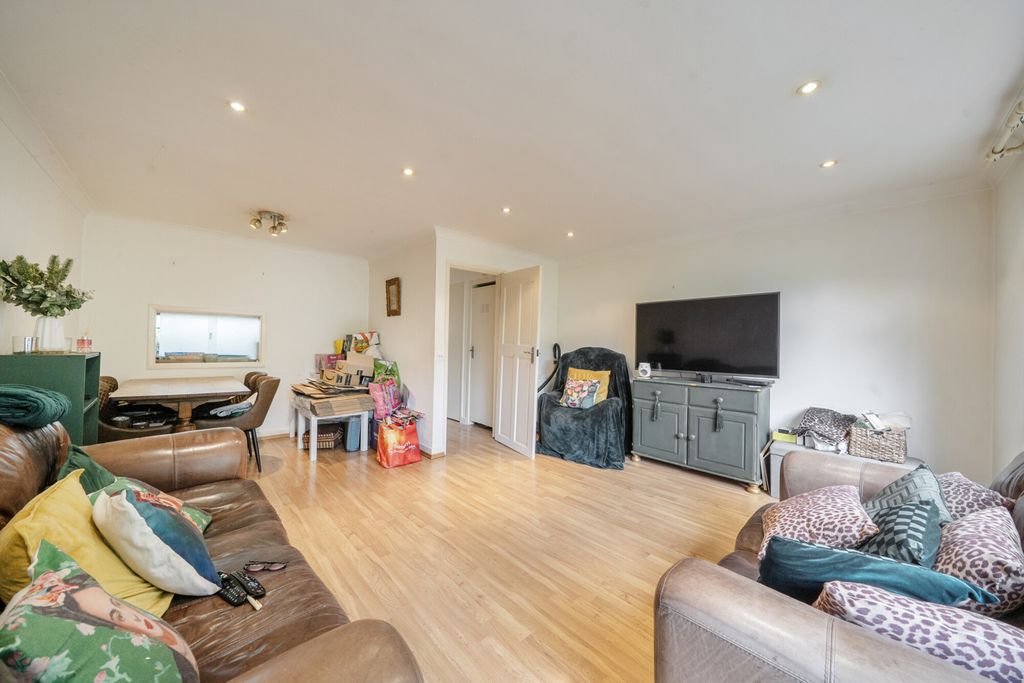 Property photo 2 of 18 1454075-6-69Fdd3c...