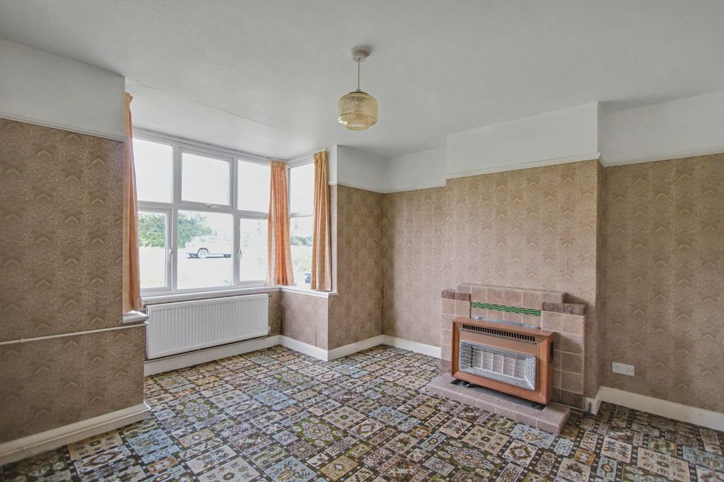 Property photo 2 of 14 227 Notley Road, Braintree, CM7 1Hg