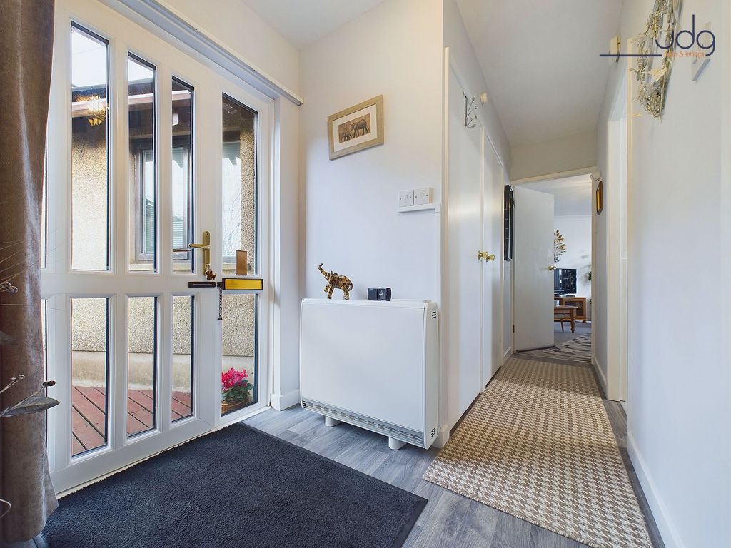 Property photo 3 of 14 Hallway
