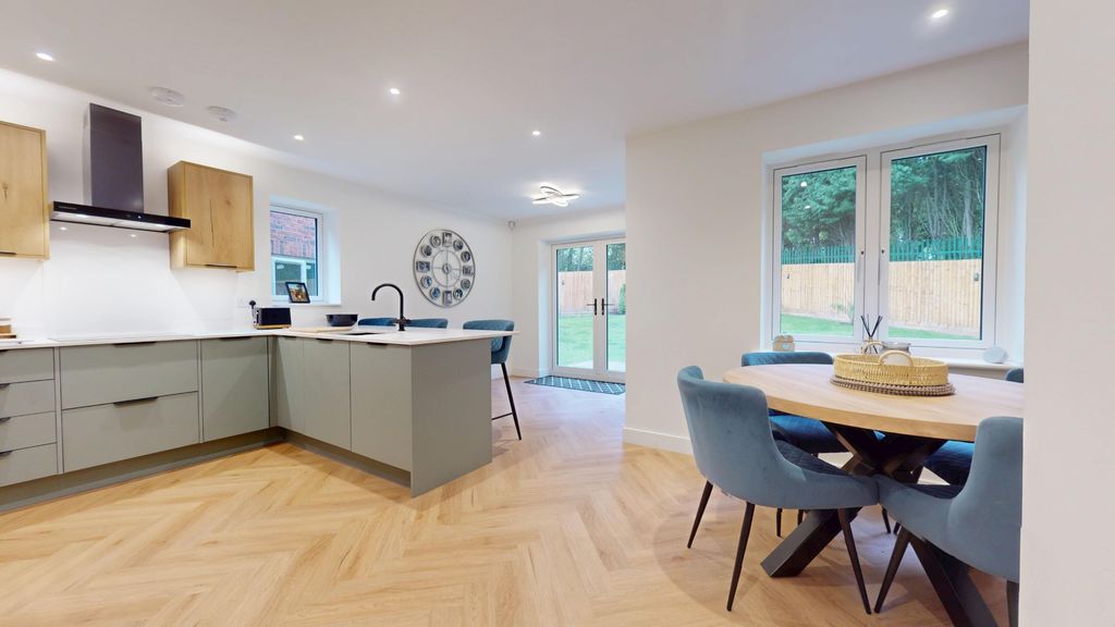 Property photo 2 of 32 4462782