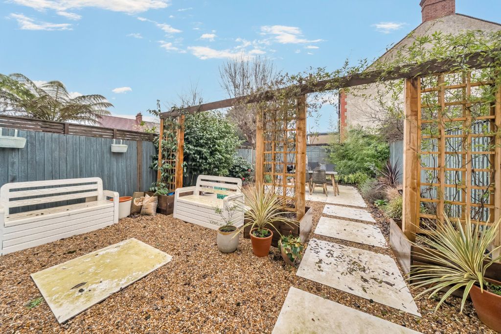 Property photo 3 of 11 Picture No. 10