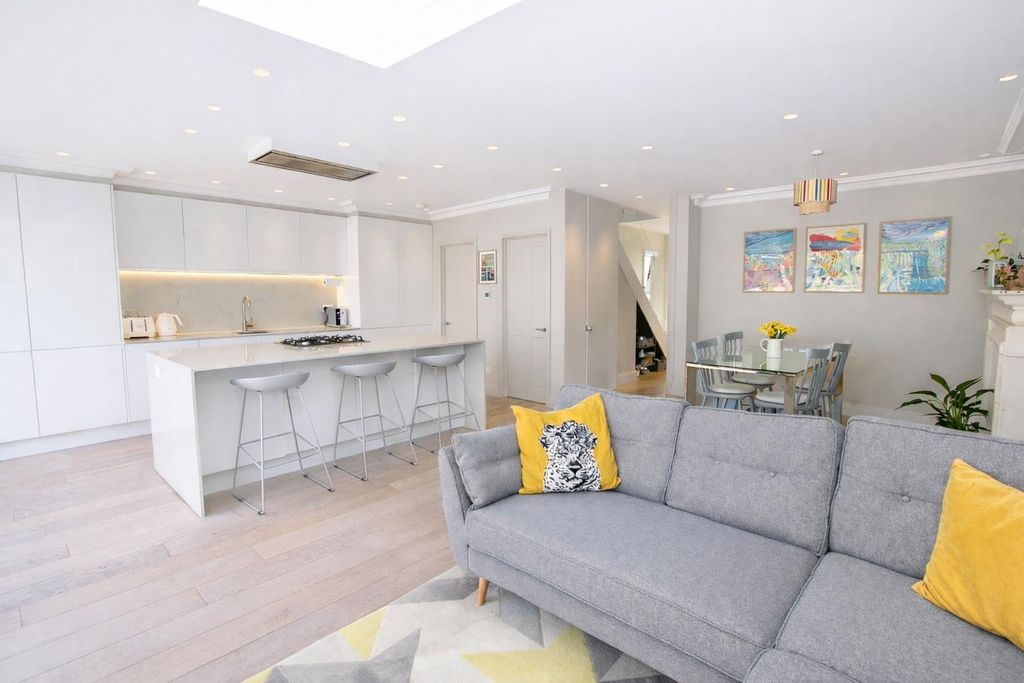 Property photo 1 of 26 Family Area B.Jpg